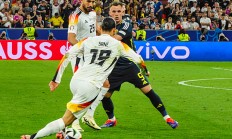 包含苏格兰队集体努力取得欧锦赛资格的词条