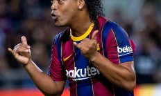 包含意大利传奇球星生日快乐，球迷希望他永远青春的词条