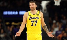 东契奇率队逆转太阳，独行侠主场获胜