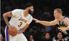 包含76人大胜鹈鹕，库兹马全场高效的词条