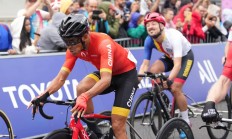 意大利选手赢得自行车比赛金牌