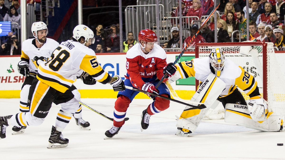 包含东西部球队交锋，场上火药味十足的词条