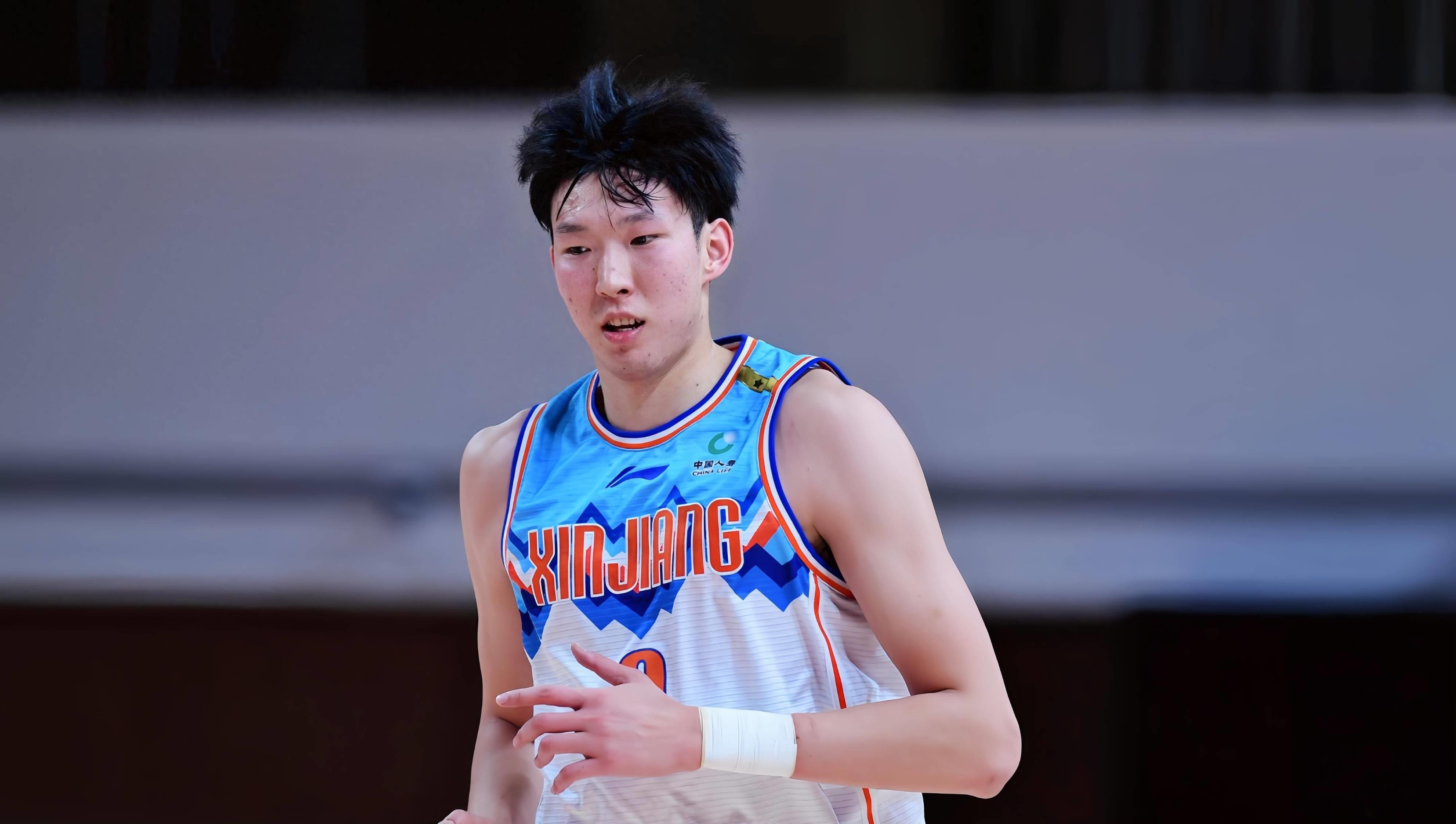 周琦荣膺CBA最佳防守球员，展现出色表现的简单介绍