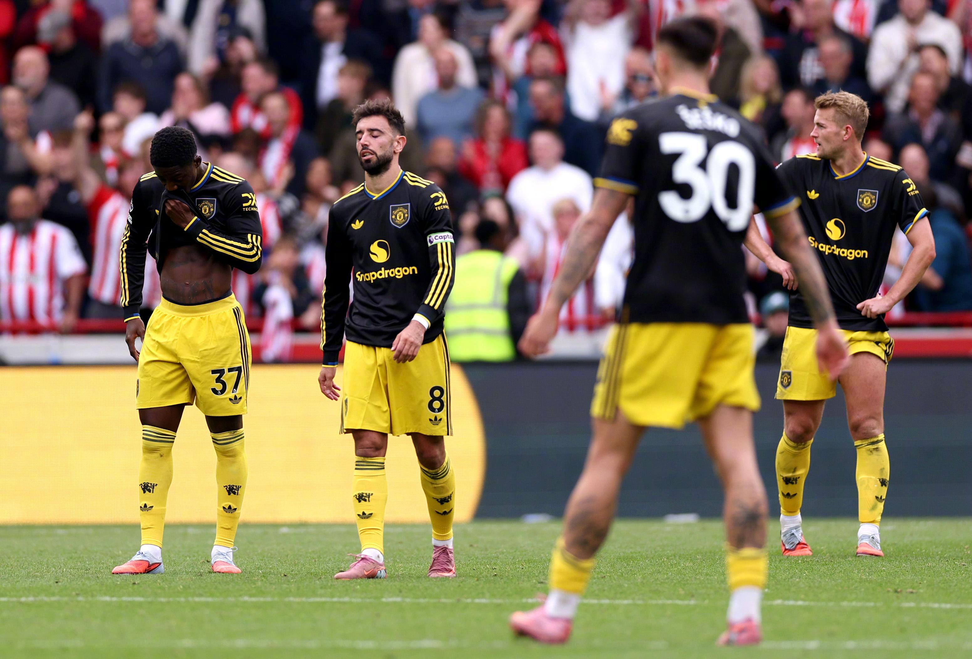 曼联遗憾输球，亚冠出线形势严峻