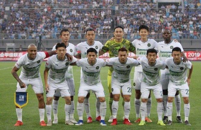 青岛黄海完败辽足，主场慘遭四球惨敗的简单介绍