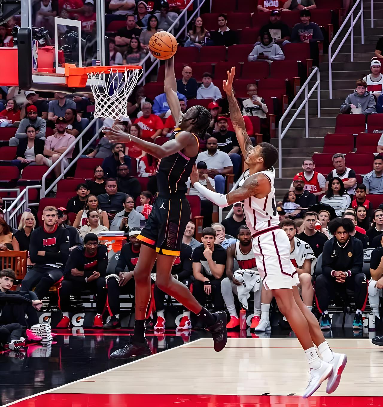 篮球大神逐渐崭露头角,为球队带来胜利 篮球大神逐渐崭露头角,为球队带来胜利