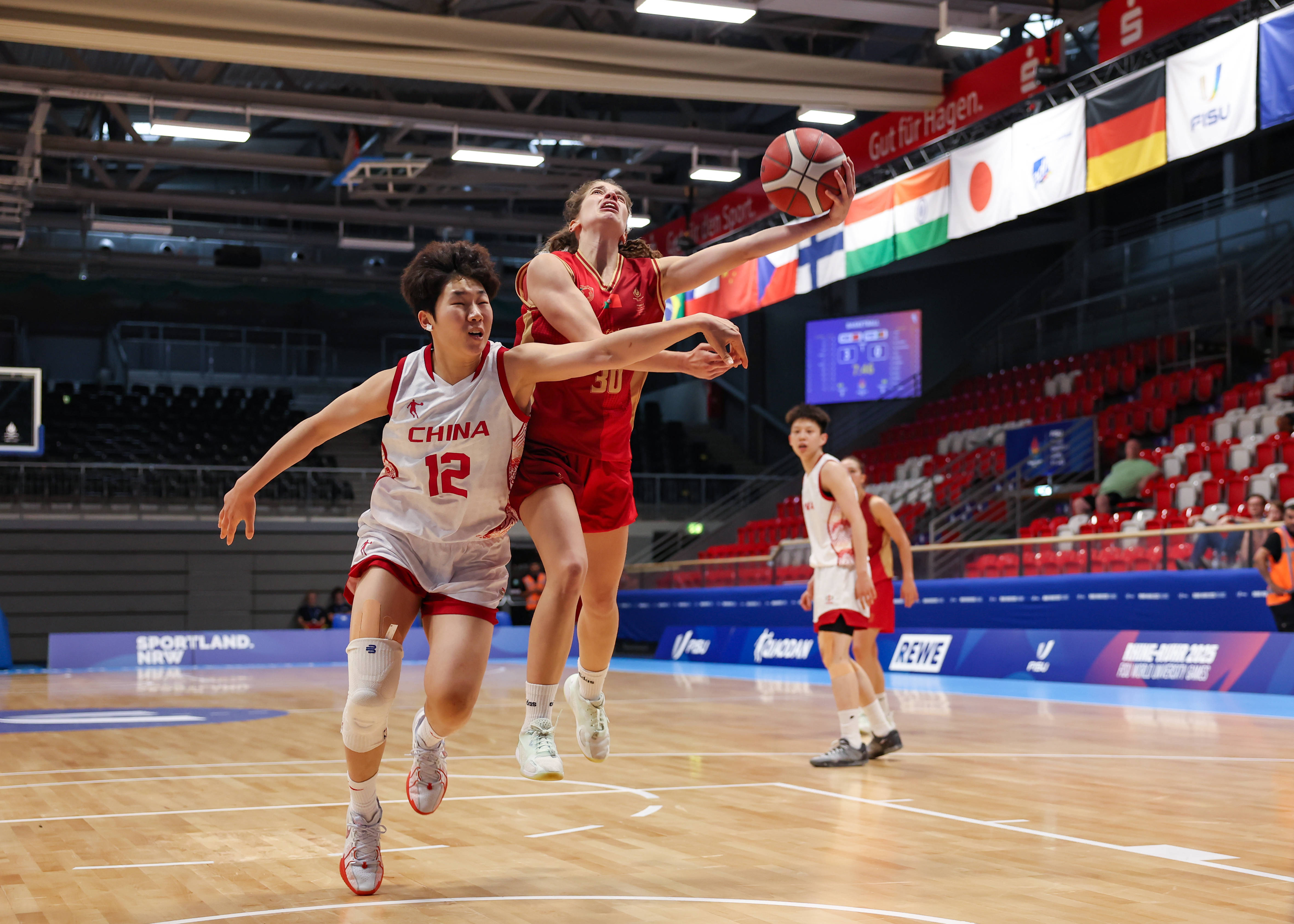 葡萄牙女队在比赛中展现技艺