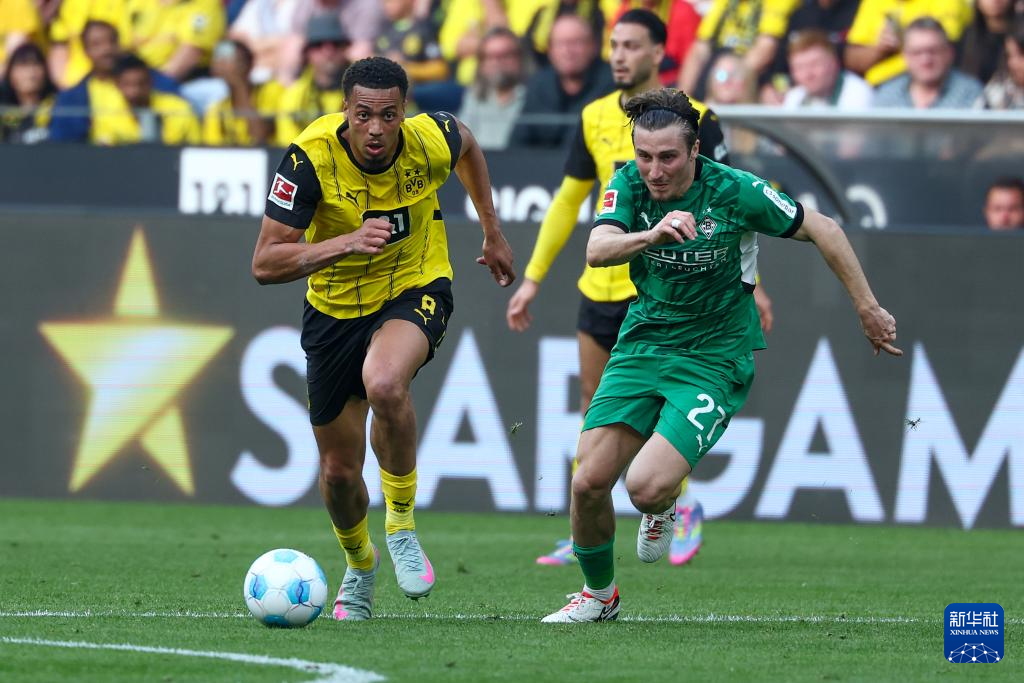 门兴格拉德巴赫攻势猛烈，掀翻强敌的简单介绍