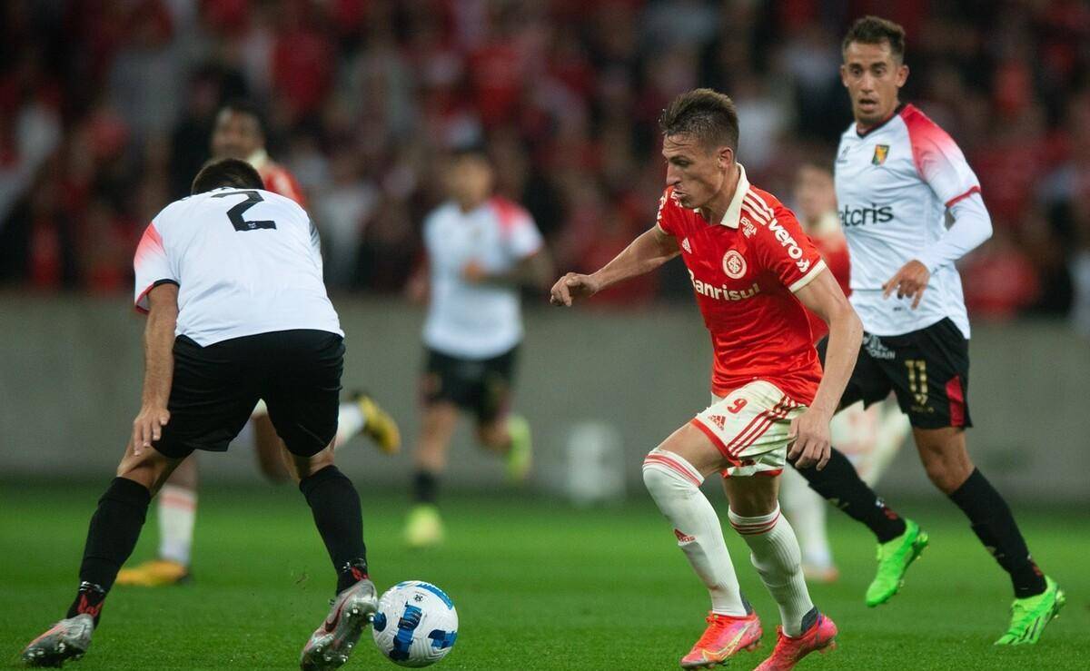 图卢兹遭遇不敌,需调整战术寻求突破 图卢兹遭遇不敌,需调整战术寻求突破